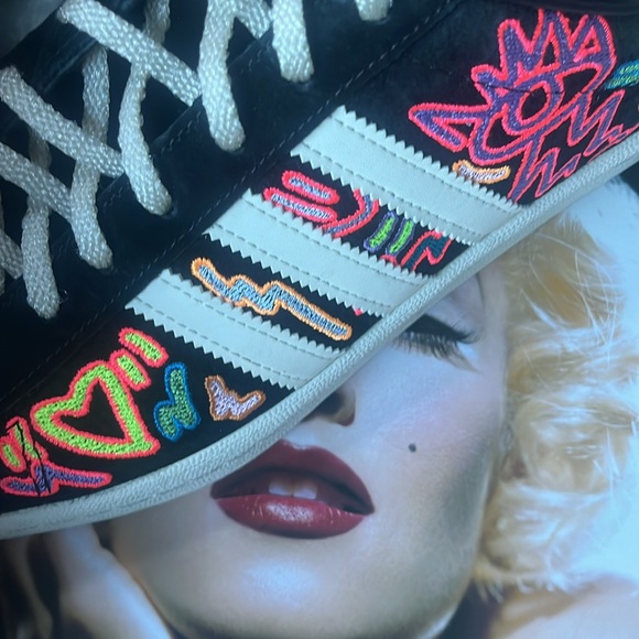 ⬜️🌈• 🟦 Adidas x Kris Andrew x 80’s Pride Vibe 🟪•🌈